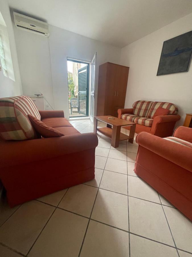 Petrovac Apartments Mandarina Garden מראה חיצוני תמונה